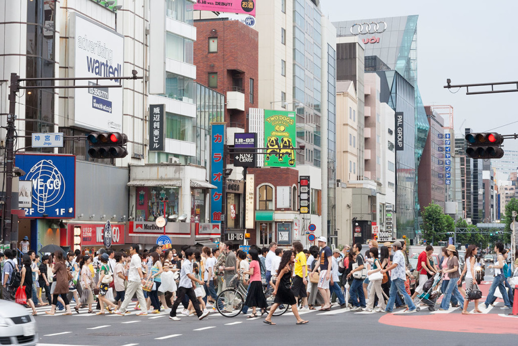 people-street-crossing-tokyo-shibuya-.photograph-by-mirena-rhee